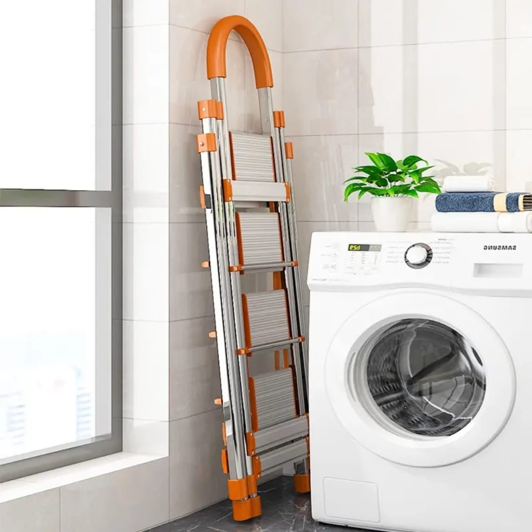 2-in-1 Step Ladder With Built-In Drying Rack